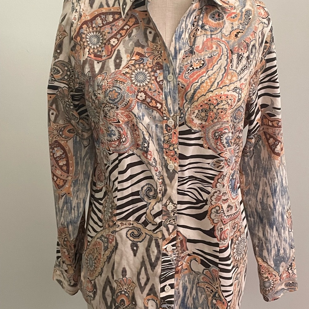 Chico’s zebra 100 percent cotton, paisley mixed print blouse, size 1 - Picture 3 of 5